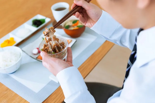 Nếm thử hương vị đặc biệt của natto – đậu nành lên men Nhật Bản