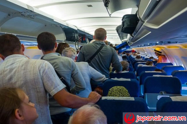 Kiên nhẫn chờ đến lượt mình cũng là một phép lịch sự trên máy bay Japan Airlines