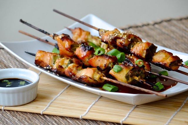 Thịt xiên nướng Yakitori, món ăn được người dân địa phương lẫn du khách quốc tế yêu thích
