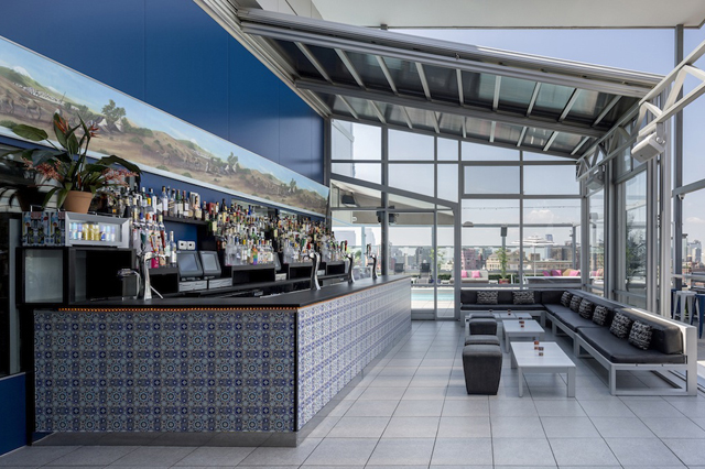 Không gian bar Plunge ở khách sạn Gansevoort