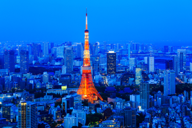 Tháp Tokyo nổi bật trong đêm 