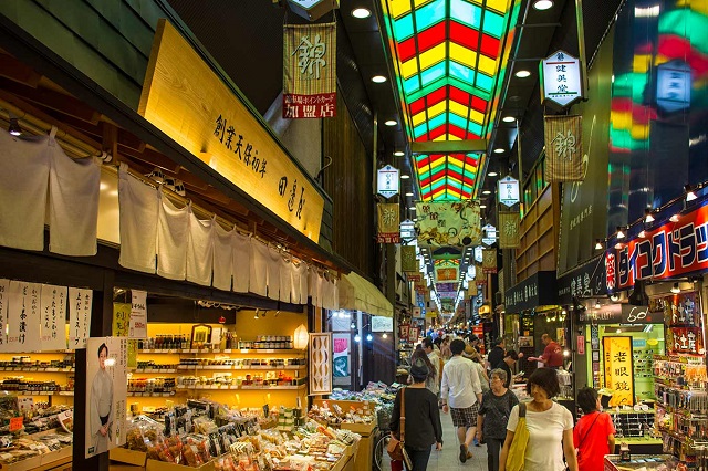 Không khí và cảnh vật bên trong chợ Ameyoko Không khí và cảnh vật bên trong chợ Ameyoko