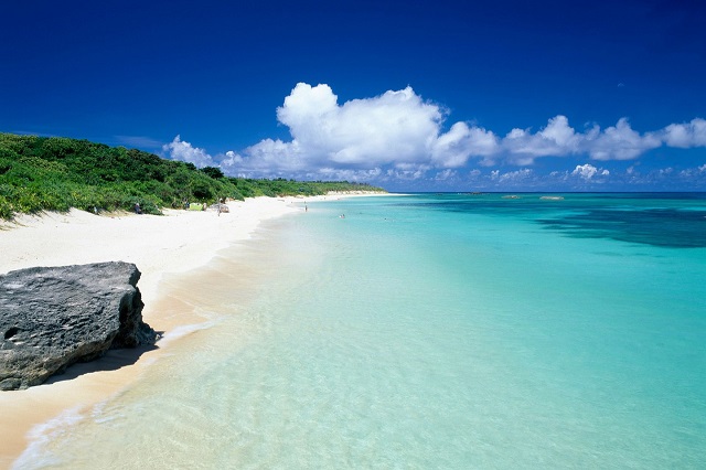 Nishihama, bãi biển hoang sơ mộc mạc ít ai biết đến ở Nhật Bản